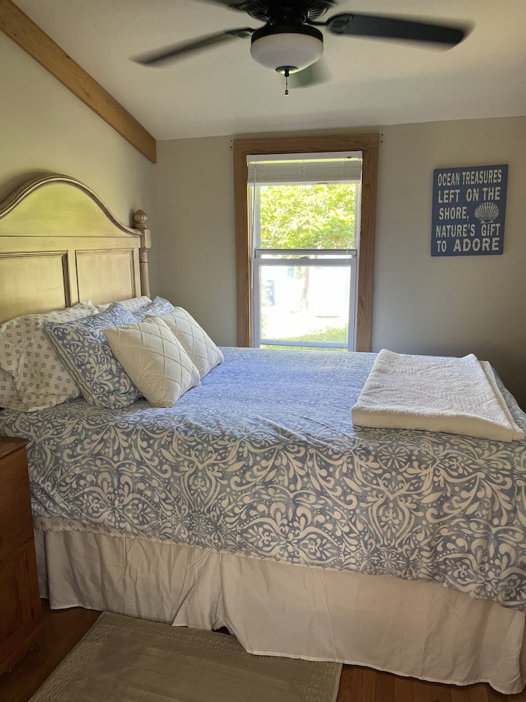 Point O Woods House walk to private beach Old Lyme Vrbo