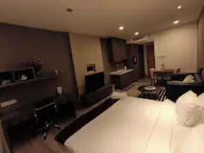 Schreibtisch, WLAN, Bettwäsche, Rollstuhlgeeignet