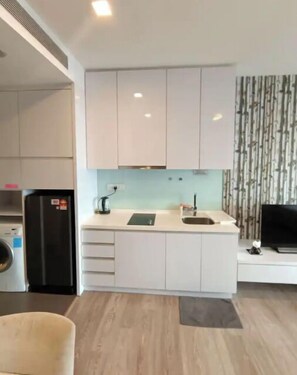 Fridge, microwave, stovetop, electric kettle