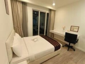 Desk, iron/ironing board, free WiFi, bed sheets - The Perfect Retreat Ramada Suites KLCC (Kuala Lumpur)