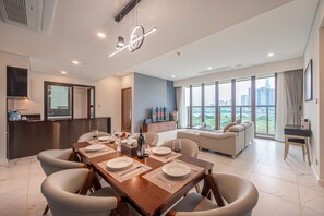 Family Apartment | Ruang tamu | 50 inci sebuah televisyen pintar dengan kabel, TV 