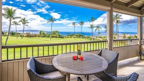 Outdoor dining - Luxurious Wailea Ocean Vistas (Kihei)