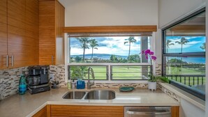 Private kitchen - Luxurious Wailea Ocean Vistas (Kihei)