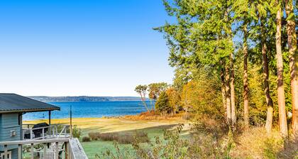 Hood Canal close to the beach with wraparound deck, pool table & fireplace