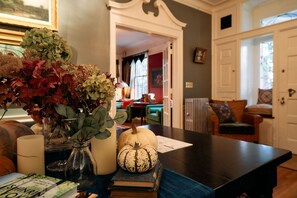 Interior detail - 16 Elm Heritage Hotel (Trumansburg)