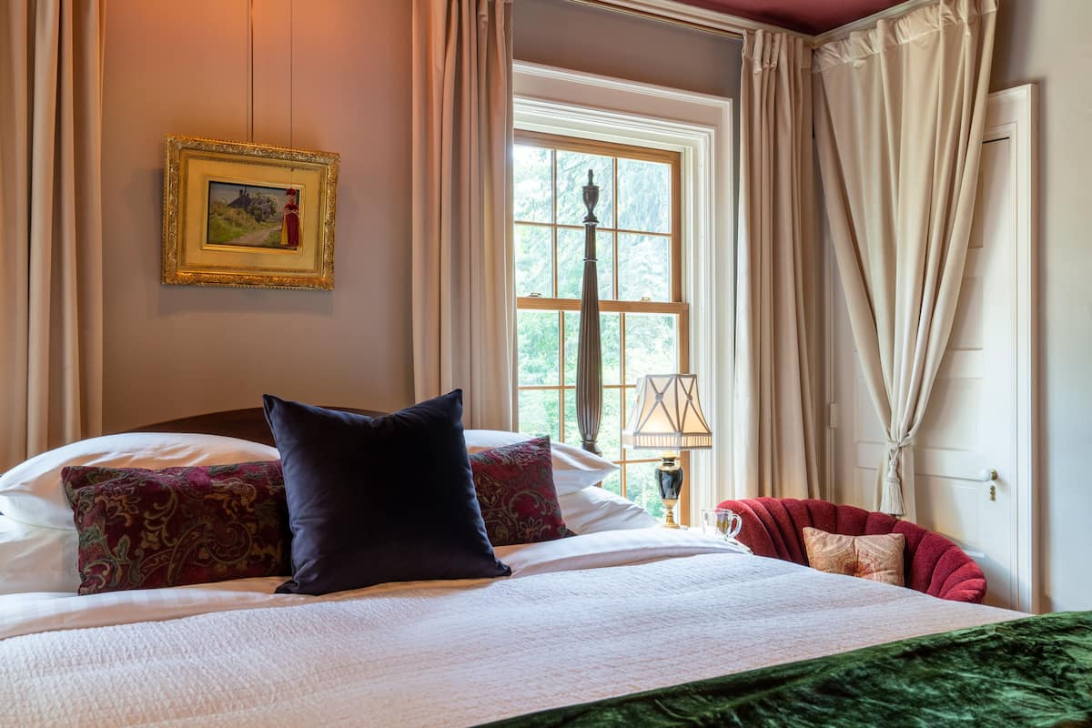 Deluxe Room | Egyptian cotton sheets, premium bedding, pillowtop beds