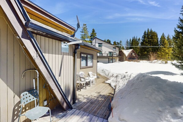 Terrace/patio - Cozy mountain-view house with full kitchen, dog-friendly & convenient location (Winter Park)