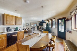 Interior - Cozy mountain-view house with full kitchen, dog-friendly & convenient location (Winter Park)