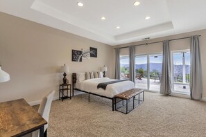 4 chambres, fer et planche à repasser, lit de bébé portatif