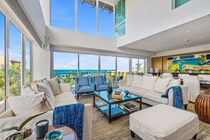 TV, table football - Oceanfront Luxury Penthouse on Eagle Beach. (Eagle Beach)