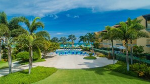 Pool - Oceanfront Luxury Penthouse on Eagle Beach. (Eagle Beach)