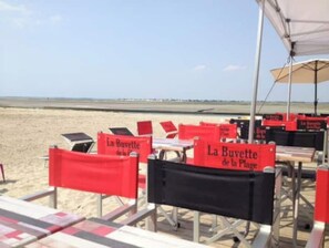 Una playa cerca