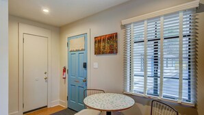 Living area - Blue Ridge Tourist Court (Boone)