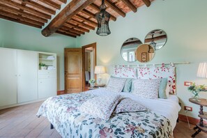 1 bedroom, iron/ironing board, free WiFi, bed sheets - One Bedroom Farmhouse Apartment with shared Pool in Fattoria Sardi Wine Resort in Lucca (Monte San quirico)