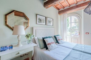 2 bedrooms, iron/ironing board, bed sheets