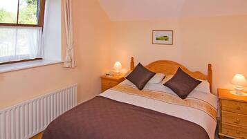 3 dormitorios, tabla de planchar con plancha, Internet y despertador