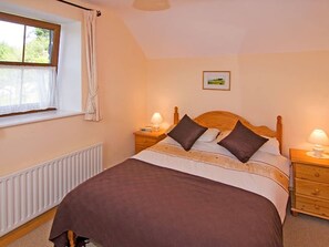 3 bedrooms, iron/ironing board, Internet, alarm clocks