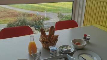 Daily buffet breakfast (EUR 11 per person)