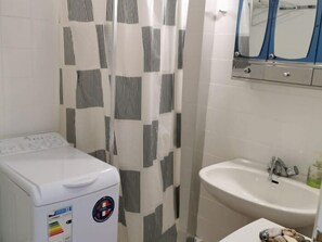 Shower - Apartamento en zona privilegiada con encanto AV 43 (Roses)