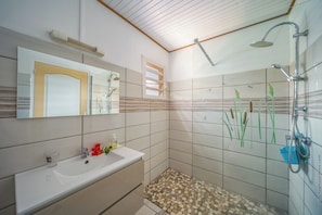 Douche, papier de toilette