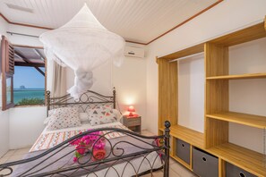 5 bedrooms, iron/ironing board, WiFi, bed sheets