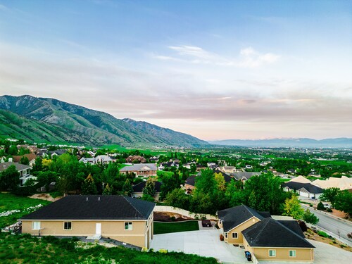 Family Fun with Adventure AND Relaxation! Fun Factory, Hot Tub, and Style