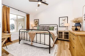 8 habitaciones, escritorio y tabla de planchar con plancha 