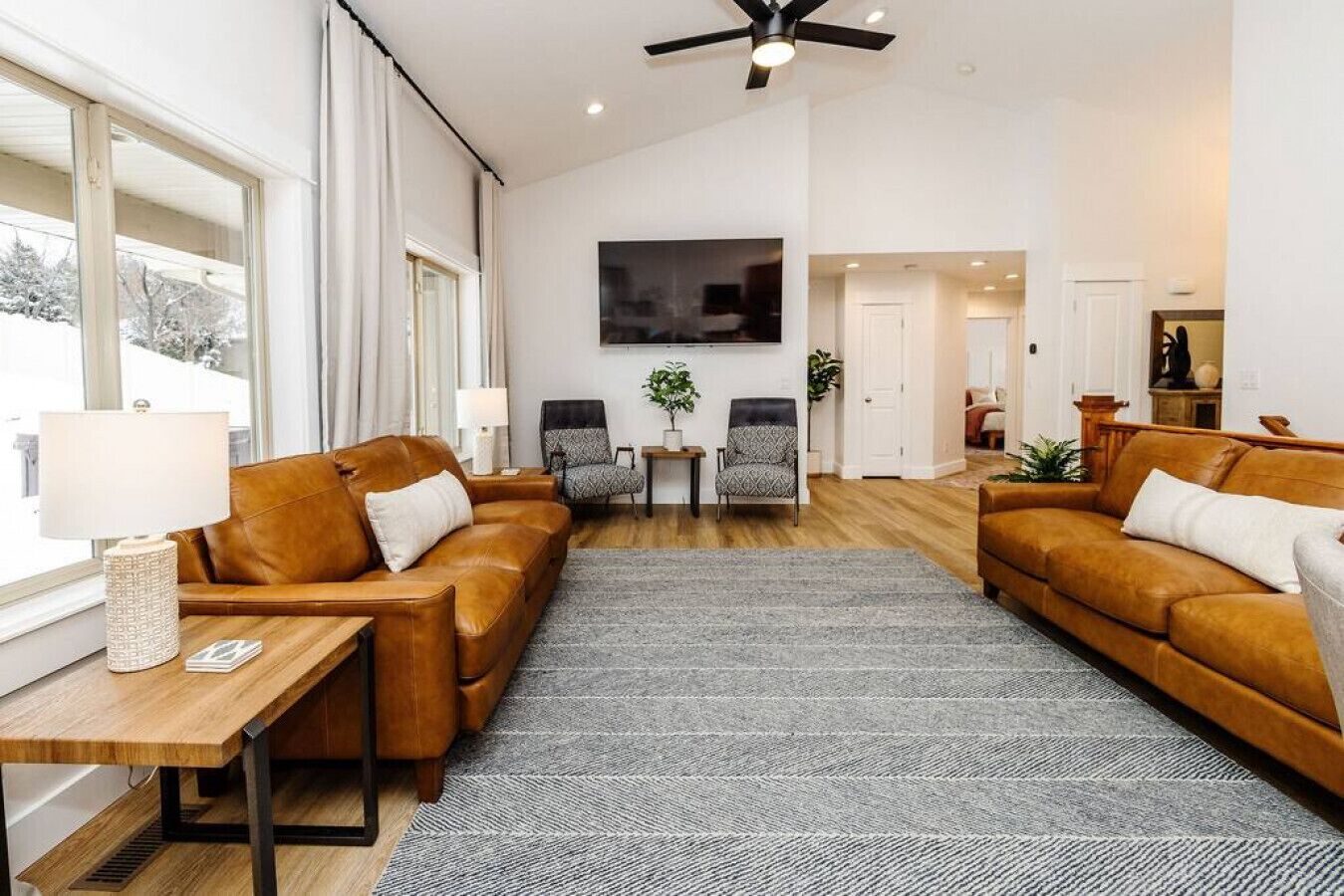 Smart TV, videojuegos, futbolito y tenis de mesa 