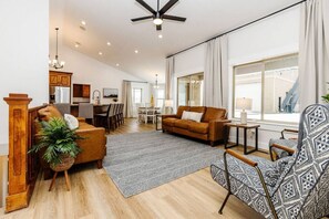 TV connectée, jeux vidéo, baby-foot, table de tennis de table