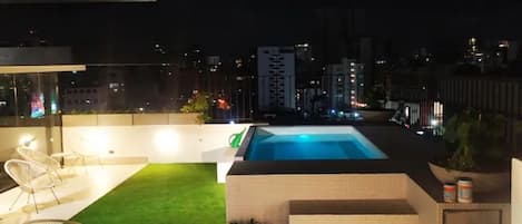 حمّام سباحة خارجي