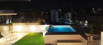 Hermoso Apto. Zona de Naco Con Jacuzzi + Bar!