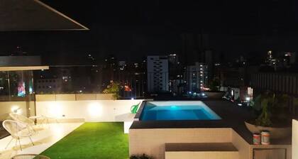 Hermoso Apto. Zona de Naco Con Jacuzzi + Bar!