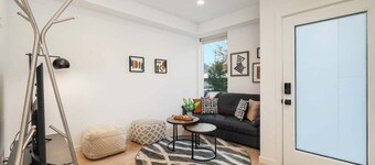 Perch - Sand Point Haven: Spacious 3BR w Parking|UW & Children's hospital