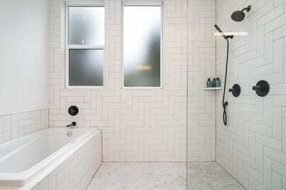 Perch - Sand Point Haven: Spacious 3BR w Parking|UW & Children's hospital