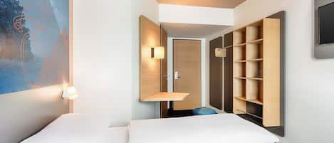 Twin Room | WiFi (free), bed sheets