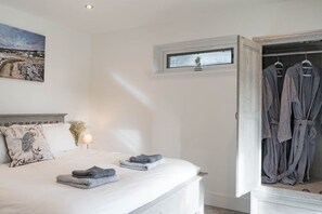 3 chambres, fer et planche à repasser, lit parapluie, Wi-Fi gratuit