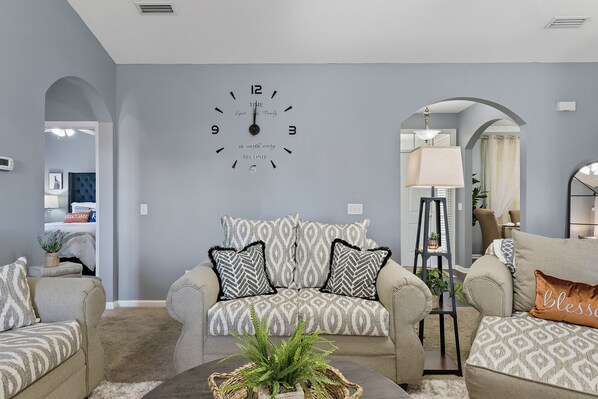 4 bedrooms, iron/ironing board, travel cot, WiFi - Beautifully decorated residential home just 3 miles to Ft. Rucker Army Base (Enterprise)