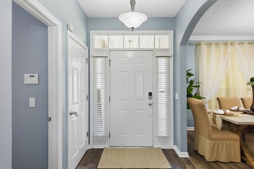 Beautifully decorated residential home just 3 miles to Ft. Rucker Army Base