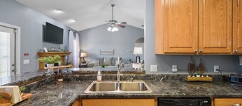 Beautifully decorated residential home just 3 miles to Ft. Rucker Army Base
