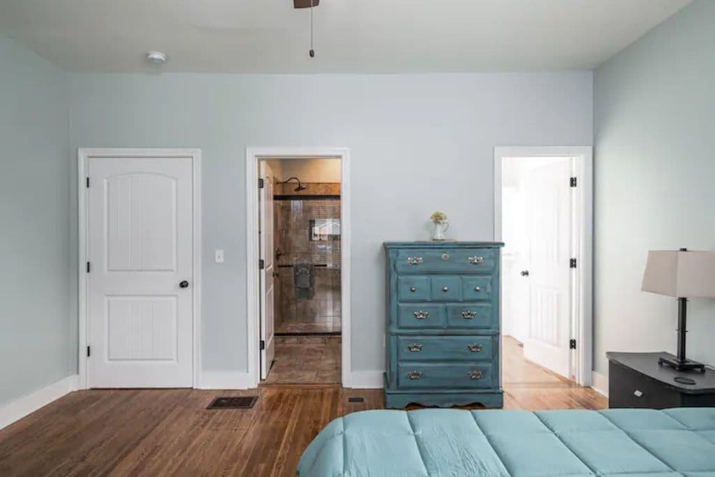 4 多间卧室、办公桌、熨斗/熨衣板、免费 WiFi