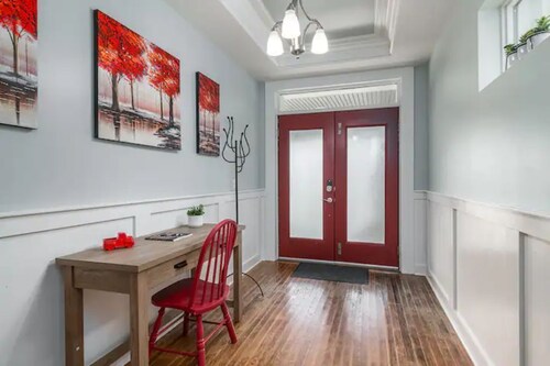 Chestnut Street Charmer-Walk to Louisville!