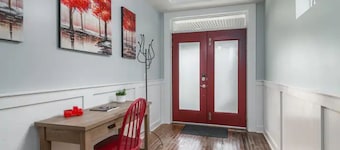 Chestnut Street Charmer-Walk to Louisville!