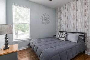 4 Schlafzimmer, Schreibtisch, Bügeleisen/Bügelbrett, kostenloses WLAN