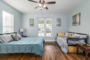 3 habitaciones, escritorio, tabla de planchar con plancha y wifi gratis 