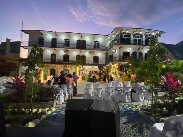 Exterior - Hotel y Restaurante Las Adas y Estrellas (Melchor de Mencos)