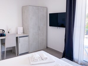 Habitación Confort doble, 1 cama de matrimonio grande, patio, vistas al jardín | Vistas desde la habitación