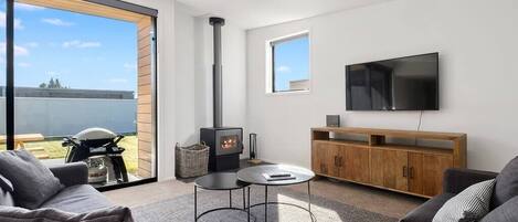 Televisie en een open haard