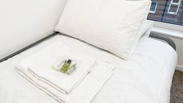 4 bedrooms, iron/ironing board, WiFi, bed sheets