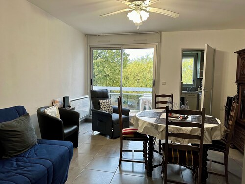 T2 43m2 very bright, close to shops, private parking, janitor