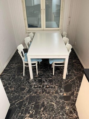 Dining - 6 sovrum och 2 badrum (Västerås)